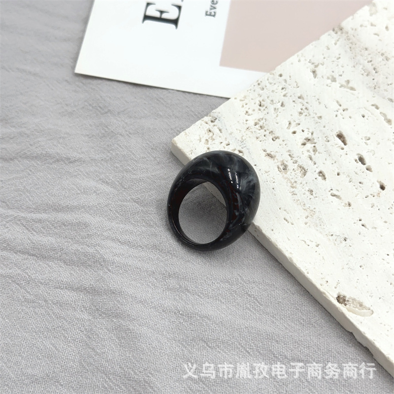 Nuevo Amazon transfronterizo estilo coreano nuevo anillo de resina retro Mori estilo frío ins anillo de celebridad de Internet para las mujeres