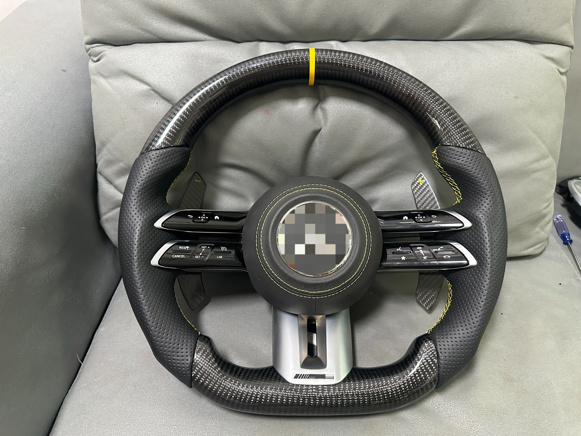 Suitable for Mercedes-Benz Dragonfly AMG steering wheel assembly, GLC260, GLB, E-Class, CLA, all older models upgraded to carbon fiber