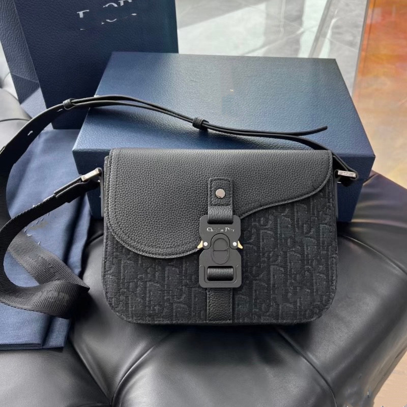 2026 New Model Original Quality Men's Crossbody Bag Messenger Bag Large Capacity Lock Shoulder Bag Saddle Bag