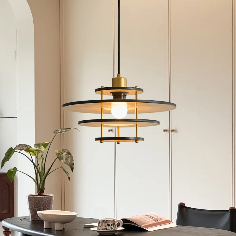 Platillo volador de madera maciza estilo medieval color nuez retro bar mesa de comedor hotel de alojamiento residencial sala de té lámparas candelarias