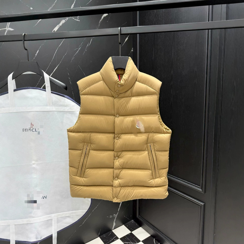 Cross-border high-end Moncler matte down vest with buttons and stand-up collar, Maya unisex warm and versatile jacket Cross-border high-end Moncler matte down vest with buttons and stand-up collar, Maya unisex warm and versatile jacket
