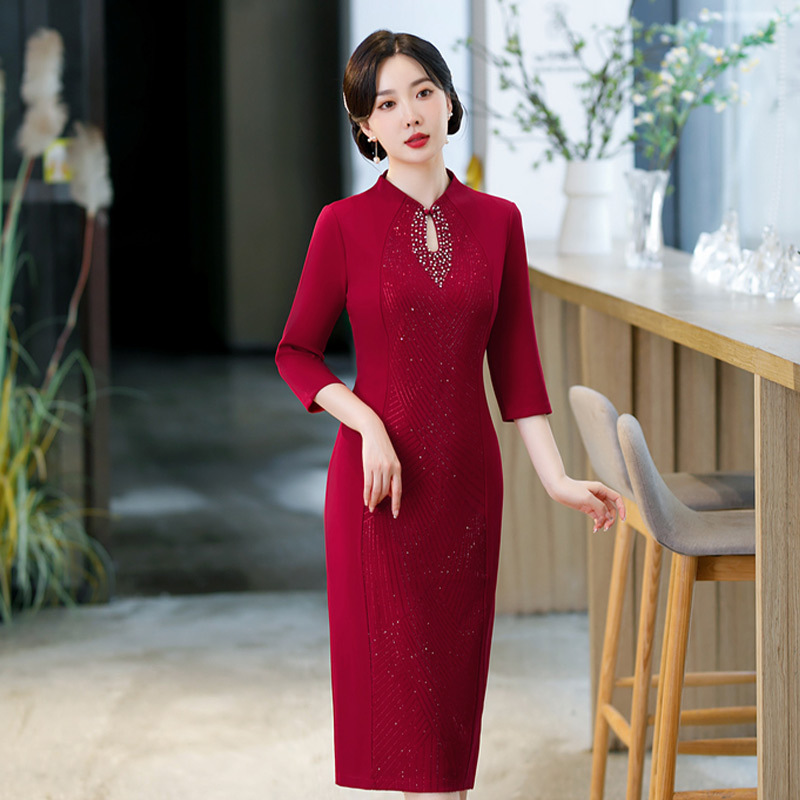 Red wedding banquet dress for mothers-in-law and mothers-in-law, retro style, slimming, composite silk modified cheongsam dress