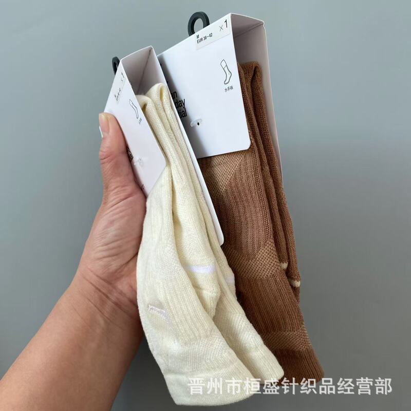 New Jordan Flying Socks Men and Women Sports Basketball Socks AJ Embroidered Elite Towel Bottom Thickened Medium High Socks