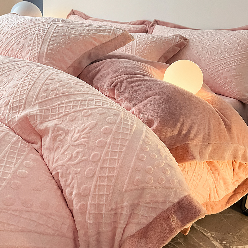 Cama de terciopelo de leche tallada con cuatro piezas de cama de terciopelo de coral de otoño y invierno con sábanas de cama de terciopelo general