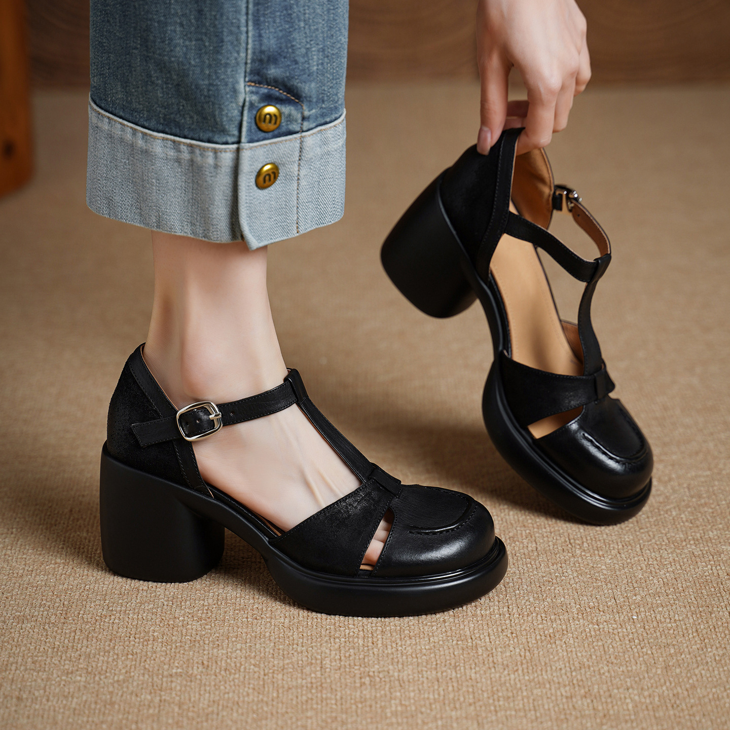Sandal nữ cao gót mũi nhọn quai chữ T da bò, gót 8 cm — đen