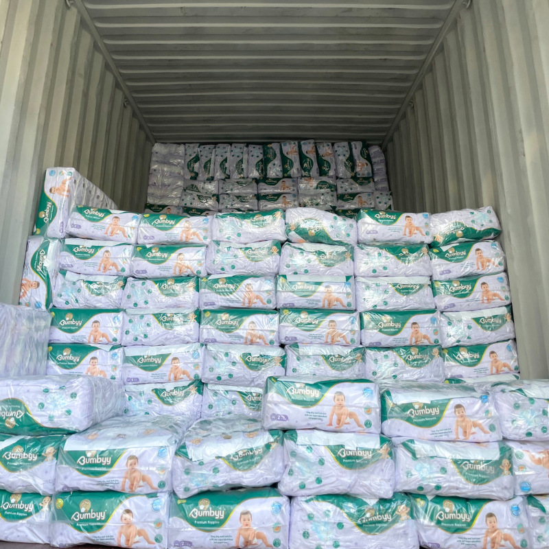 OEM Baby Diapers定制加工超薄新生儿纸尿裤透气婴儿尿不湿纸尿片