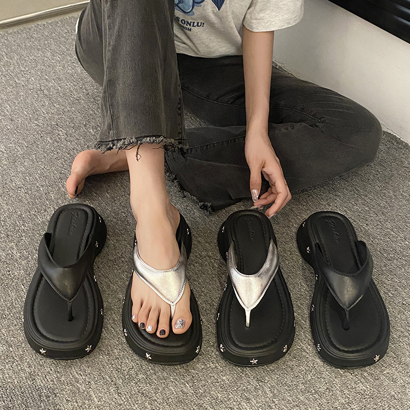 Fashionable Flip-Flops for Women, Summer Outer Wear, Thick-Soled Versatile Flip-Flops, Summer and Spring New Fashion Beach Shoes for Women Fashionable Flip-Flops for Women, Summer Outer Wear, Thick-Soled Versatile Flip-Flops, Summer and Spring New Fashion Beach Shoes for Women