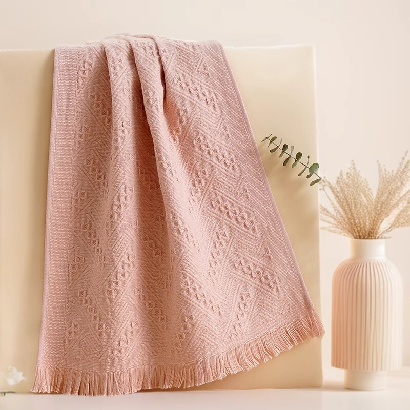 Souvenir Towel, Cotton Tassel Towel, Chinese Creative Gift Towel, Matchinging Wedding Banquet, University Wine, Business Gift Wholesale