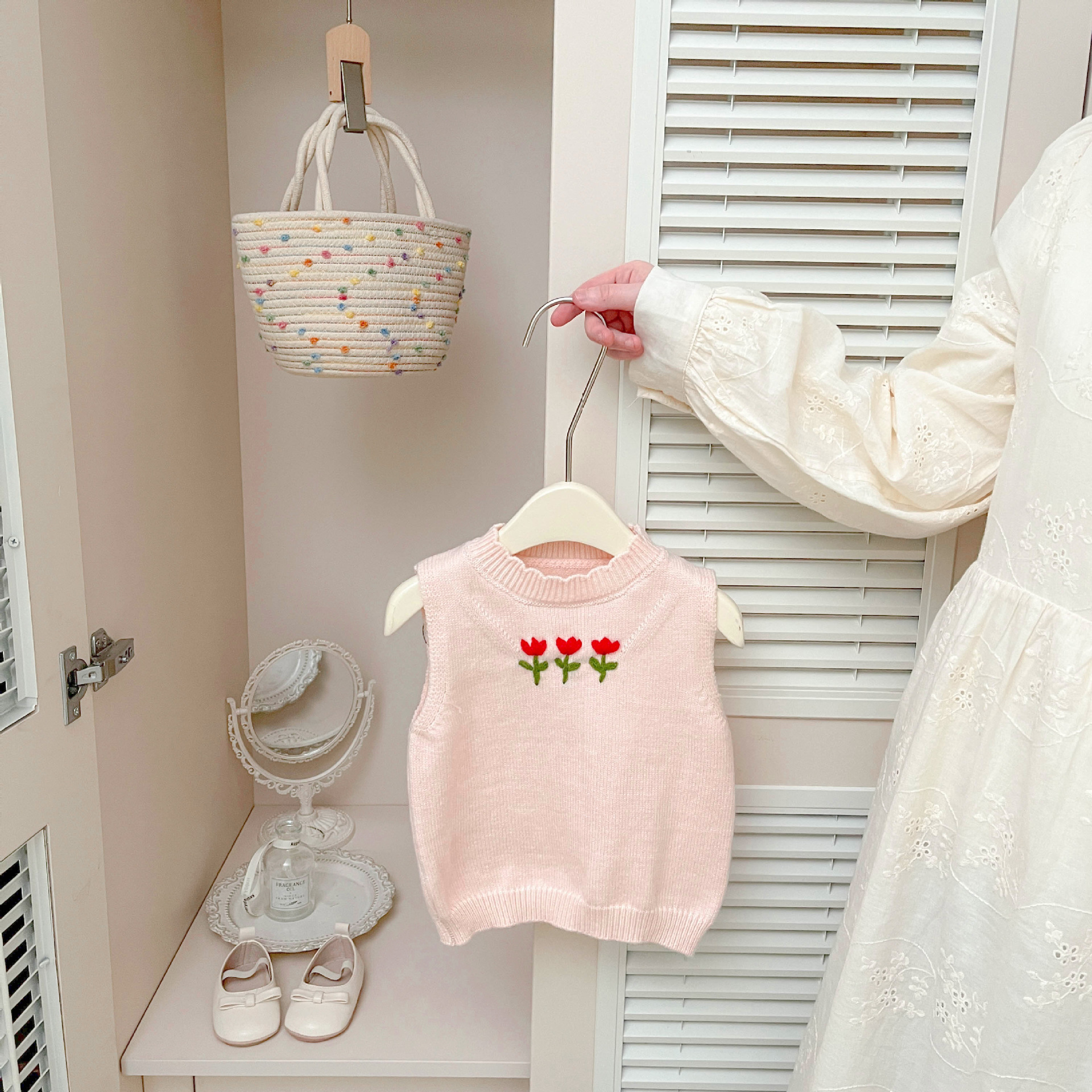 Niñas primavera extranjera chaleco de punto 2026 nuevo otoño bebé coreano plegado chaleco de moda camisa de hombro