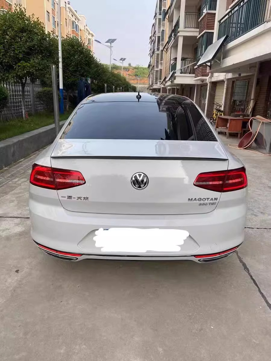 Volkswagen 2017-23 Models of the Overseas (Pasaat) Version of the Magotan Are Equipped with a Special Sports Rear Spoiler B8B8.5 Modified Small Rear Spoiler