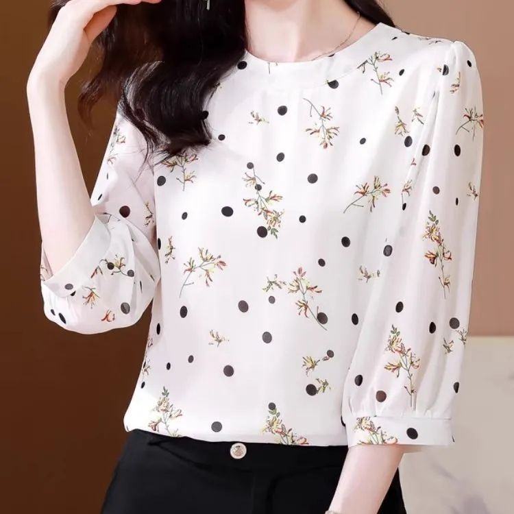 White Chiffon Shirt for Women Summer 2025 New Short-Sleeved Spring and Autumn Fashion Mom Round Neck Floral Shirt Top Wholesale