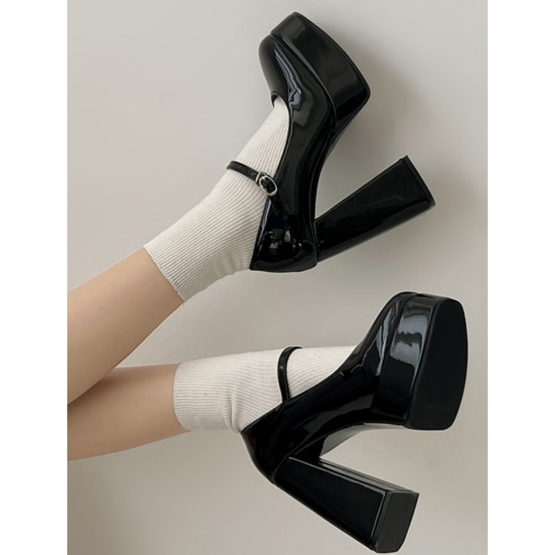 Design exclusive high heels