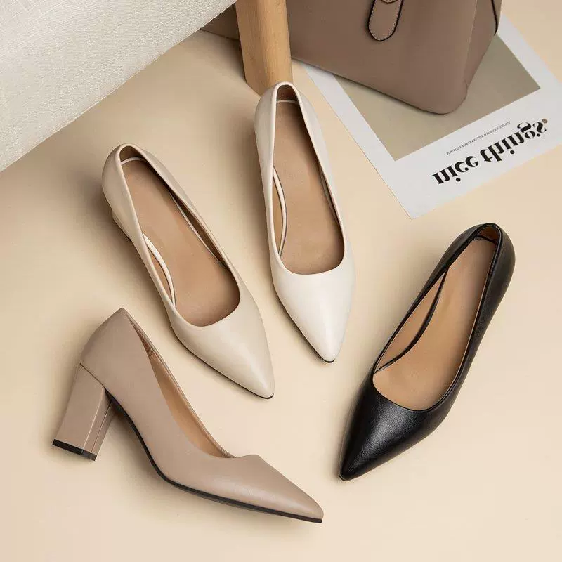 Винтажные туфли на высоком каблуке женский новый остроконечный неглубокий рот квадратного каблука с четырьмя сезонами рабочей обуви большого размера один педаль простой модной обуви