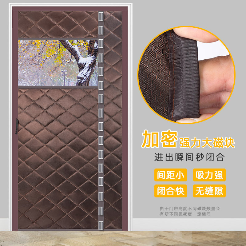 冬の綿のカーテンは家庭用エアコンのカーテンを厚くして保温します。|undefined