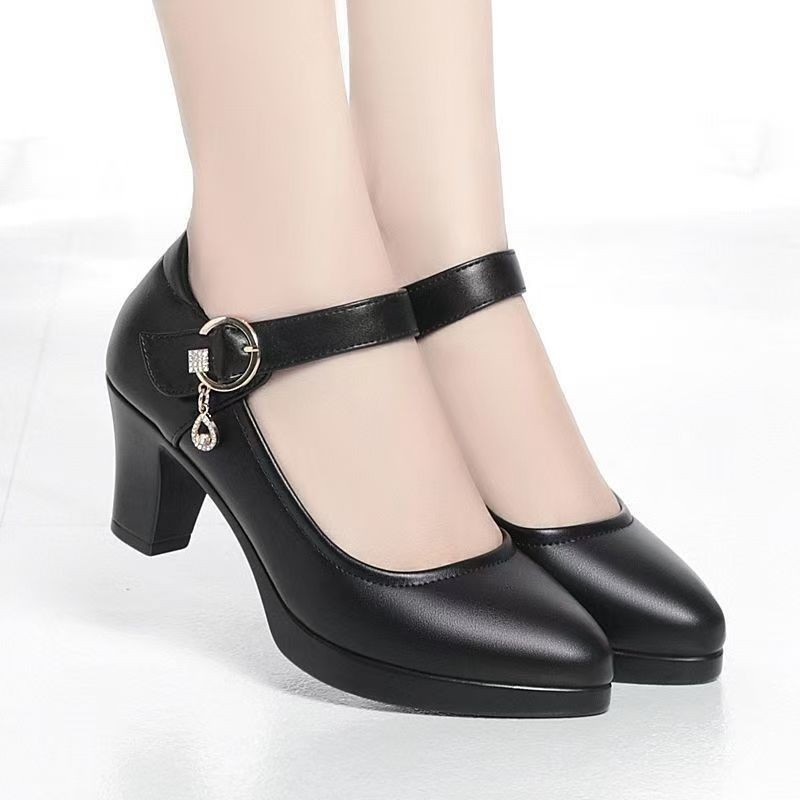 Un talón grueso con zapatos de cuero suave, zapatos de viaje cómodos, 2026 primavera y otoño nuevos zapatos de cuero pequeños para mujeres