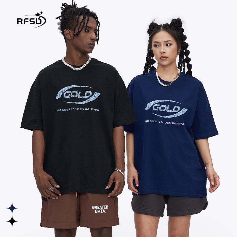 RFSD 남성복 | 2026년 여름 신상 미국식 스몰 터틀넥 프린트 티셔츠 레트로 레터 프린트 루즈핏 반팔 티셔츠