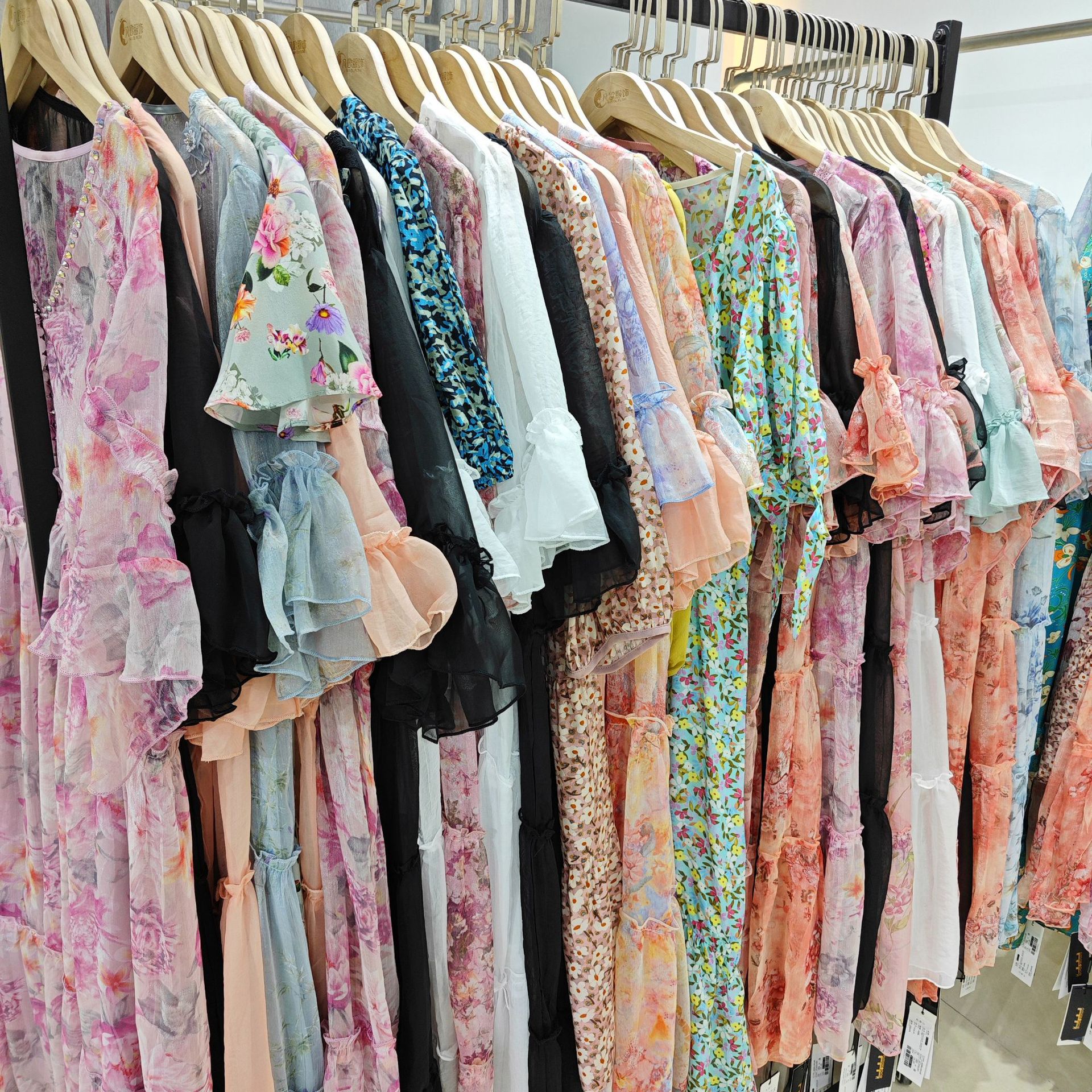 批发衣服一手货源女装