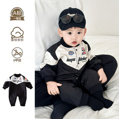 新しい出発点の服の赤ちゃんの春の服の春と秋の男の子の赤ちゃんの連体服の新生児は外出して満月の服を着ます。