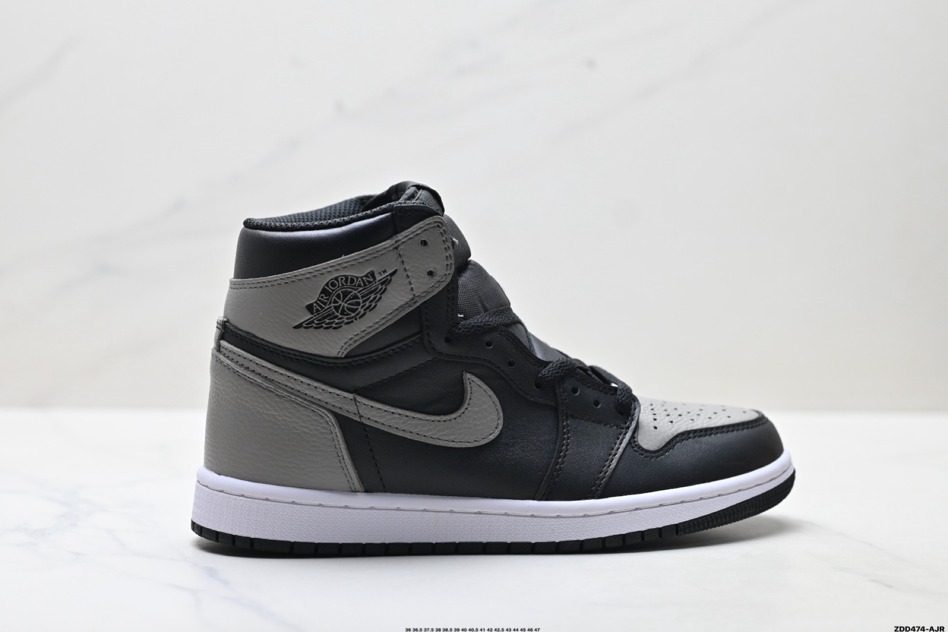 Suministro exclusivo transfronterizo de Putian de zapatillas de baloncesto AJ1 de caña media-alta en color marrón ceniza, negro y puntera roja, calzado deportivo unisex.