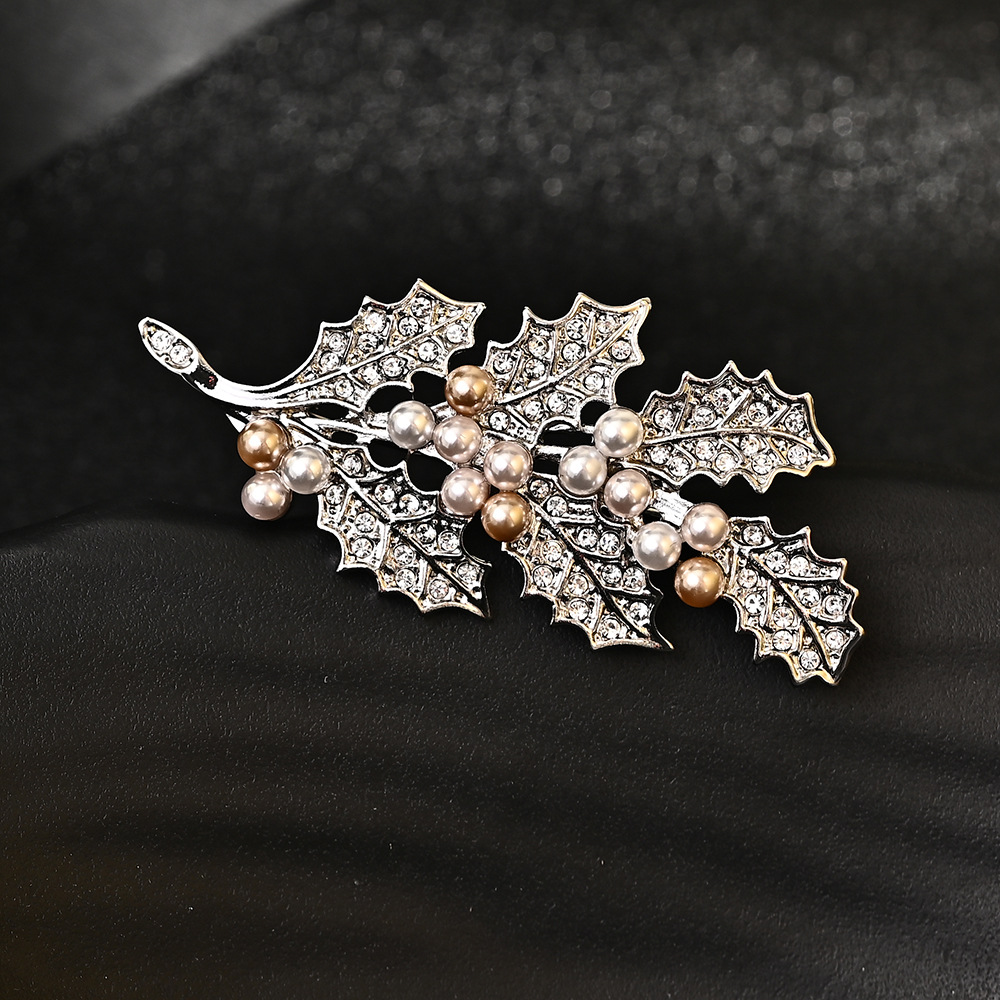 Fashion Leaf Alloy Diamond Women's Brooches display picture 1