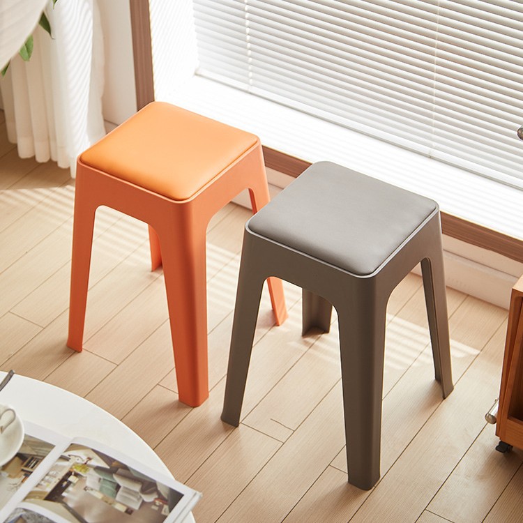Taburete de plástico extra grueso engrosado hogar moderno y simple sala de estar se puede apilar para sentarse durante mucho tiempo silla cómoda taburete redondo alto banco