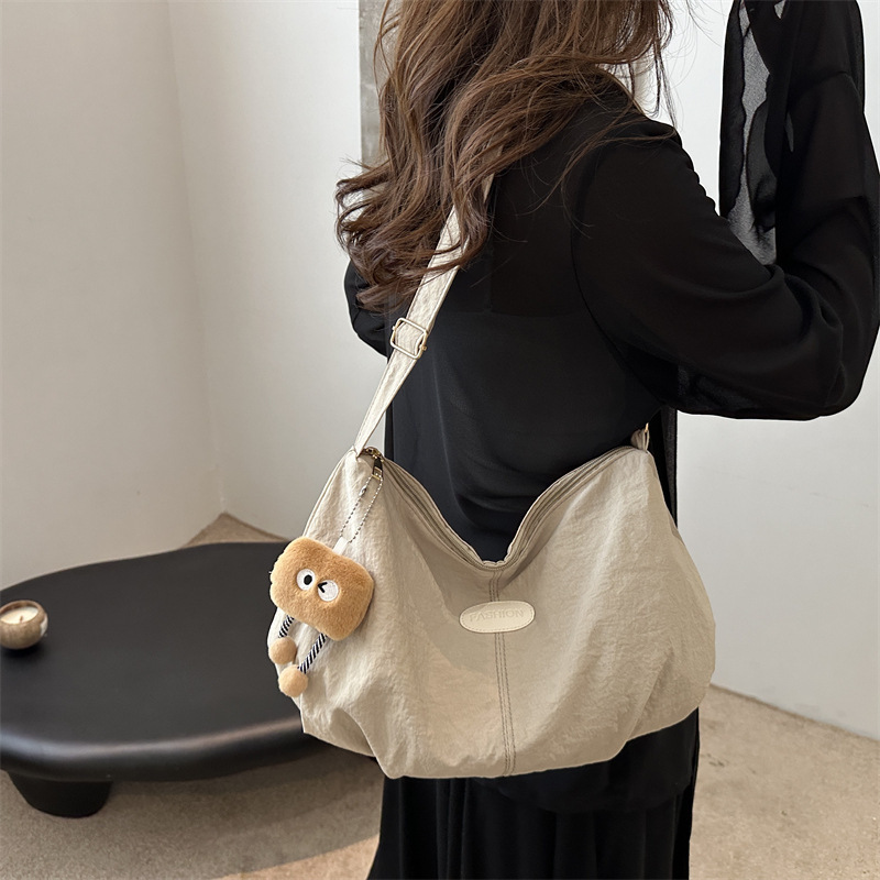 Versatile Solid Colour Dumpling Shoulder Bag For Casual Travel_voghion.com
