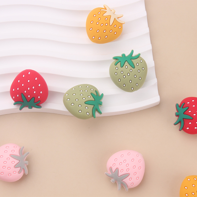 Nuevos productos para bebés, cuentas de silicona de fresa, chupete de bebé de bricolaje creativo, accesorios de pulsera de mordedor de dientes de cadena anti-caída