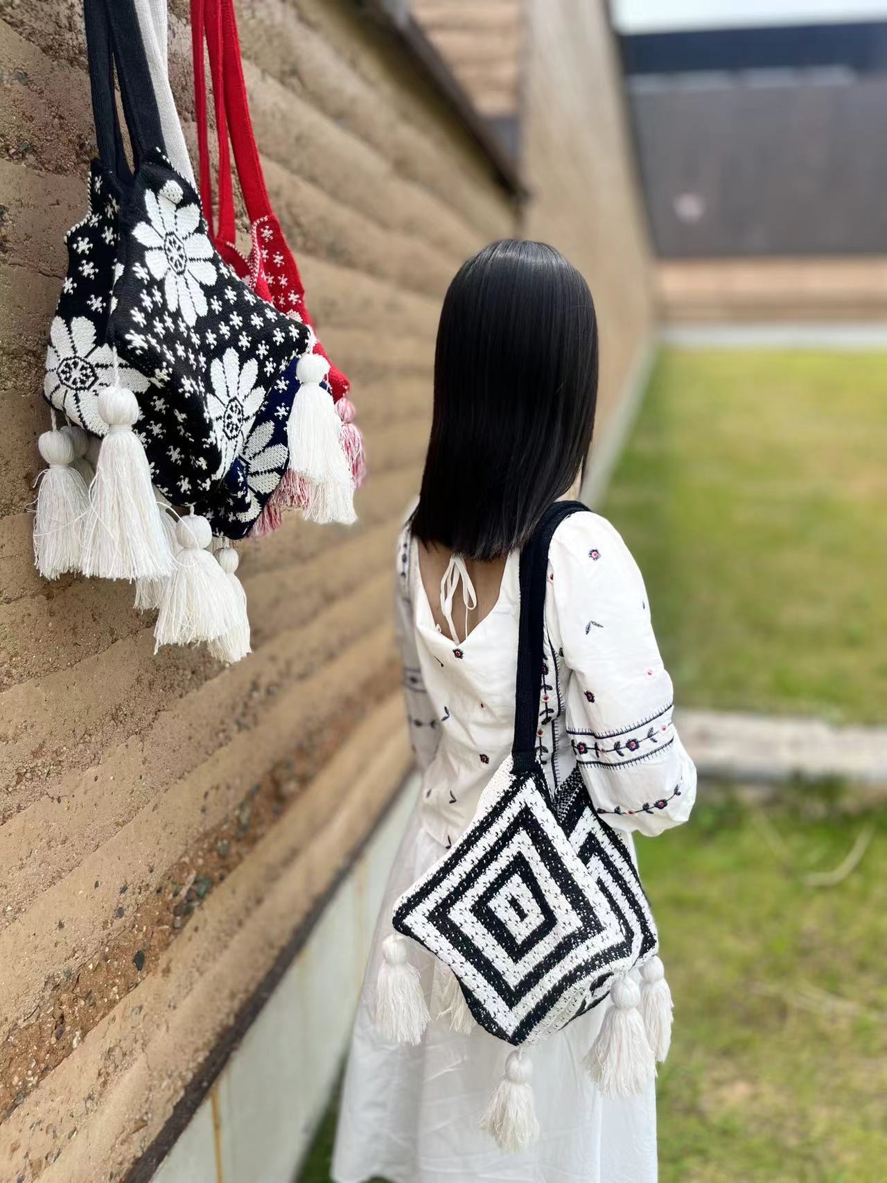 Song Xi's same style zongzi bag ~~ Knitted Chiang Mai zongzi bag single-shoulder bag with two patterns in stock. Close your eyes and purchase undefined