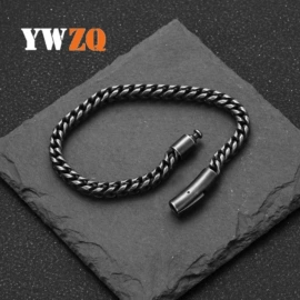 戒指;吊坠;手镯