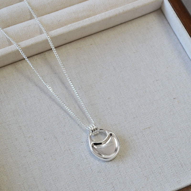 Long Sweater Chain With Silver Saddle Pendant For Women_voghion.com