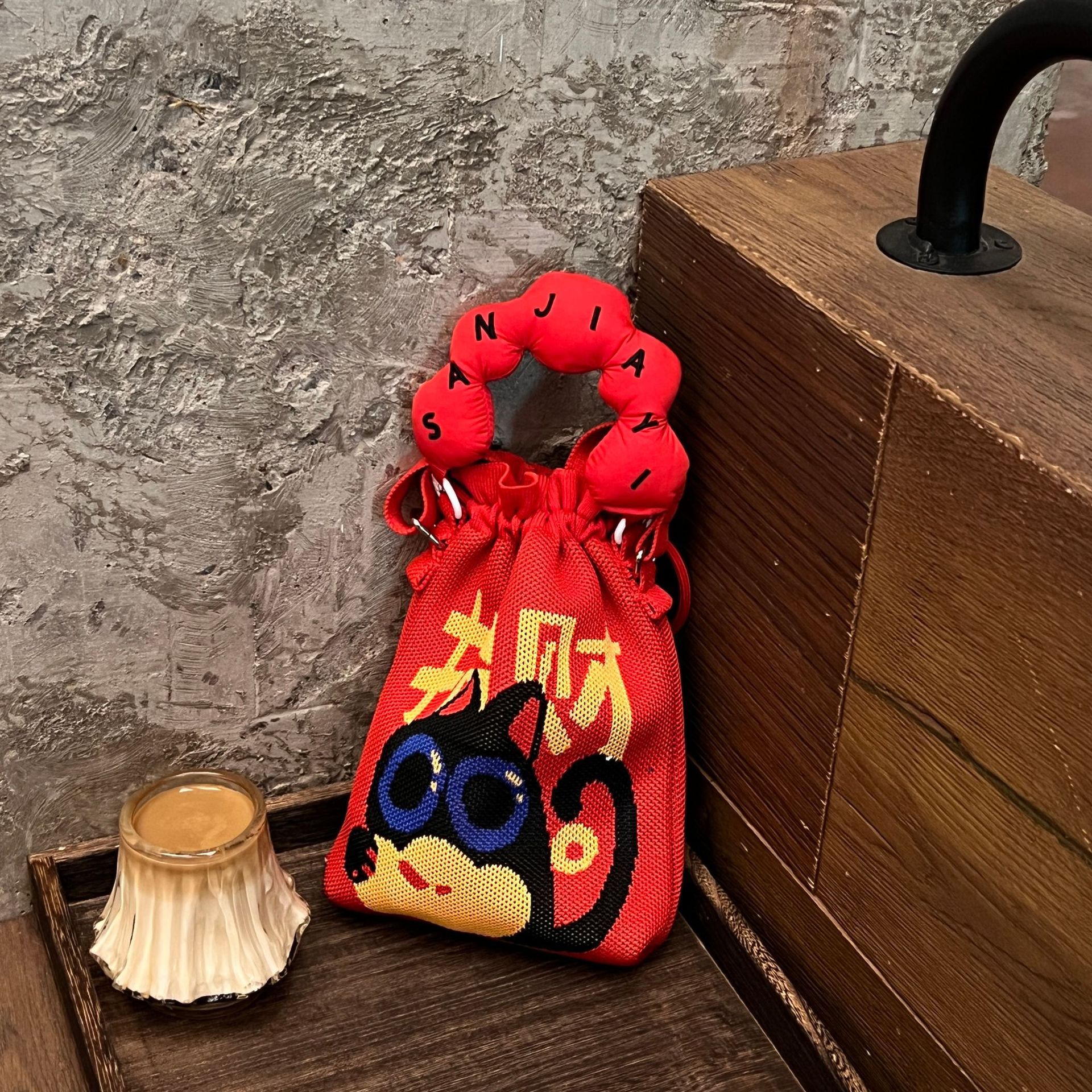 Bar, handle, for luck
