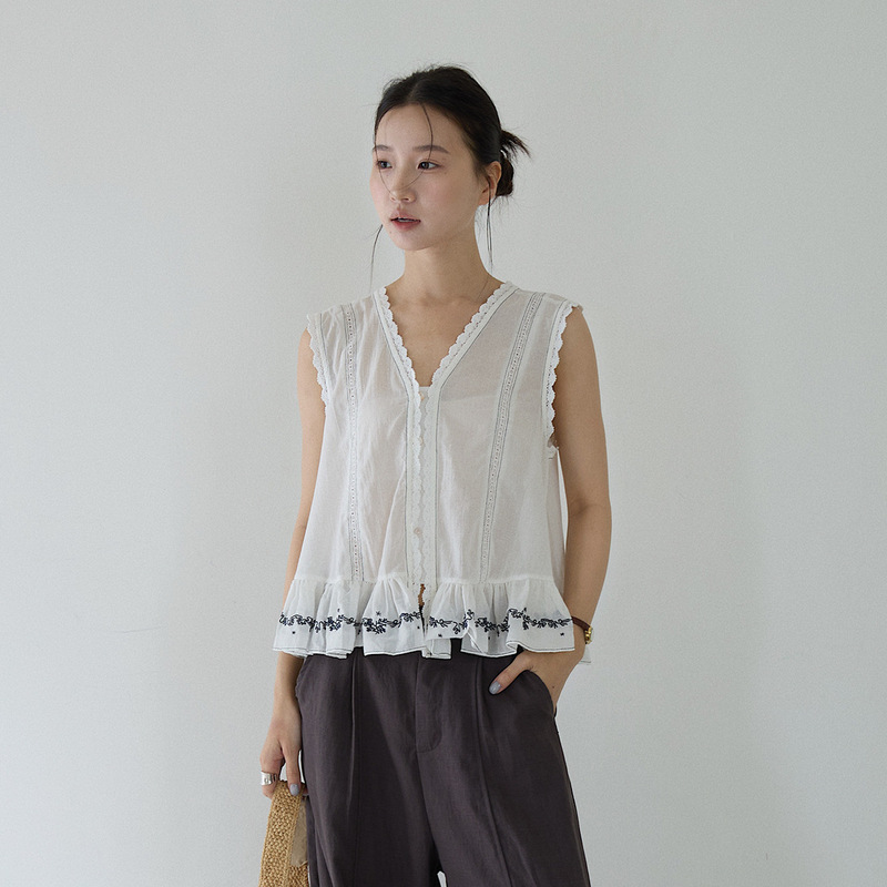 [Oufan] Korean-Style Lace Embroidered V-Neck Sleeveless Blouse for Women, Summer Fashion, Stylish and Slimming Shirt 11310
