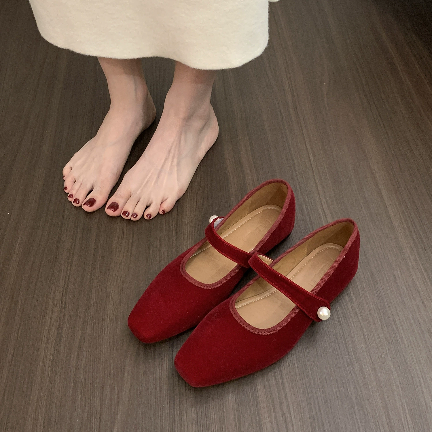 Французские ретро Мэри Джейн Нежные поздние вечерние туфли Женские туфли 2025 Новый Весна и Осень Красный замшевый балет