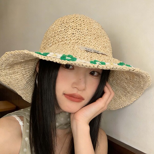 Beach sun hat solar-powered