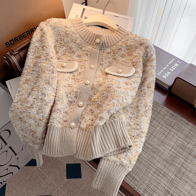 短款小香风毛衣女秋冬内搭针织开衫外套感miu里miu气穿搭上衣