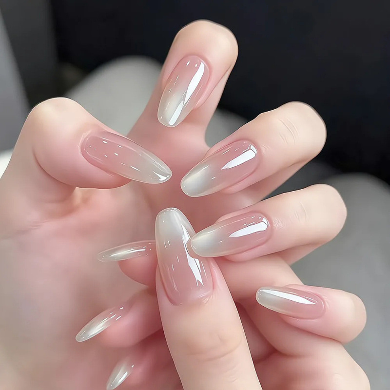 Clean, high-end, clear and translucent gradient light pink Hailey nails, minimalist girly style, summer ins daily wear-on nails