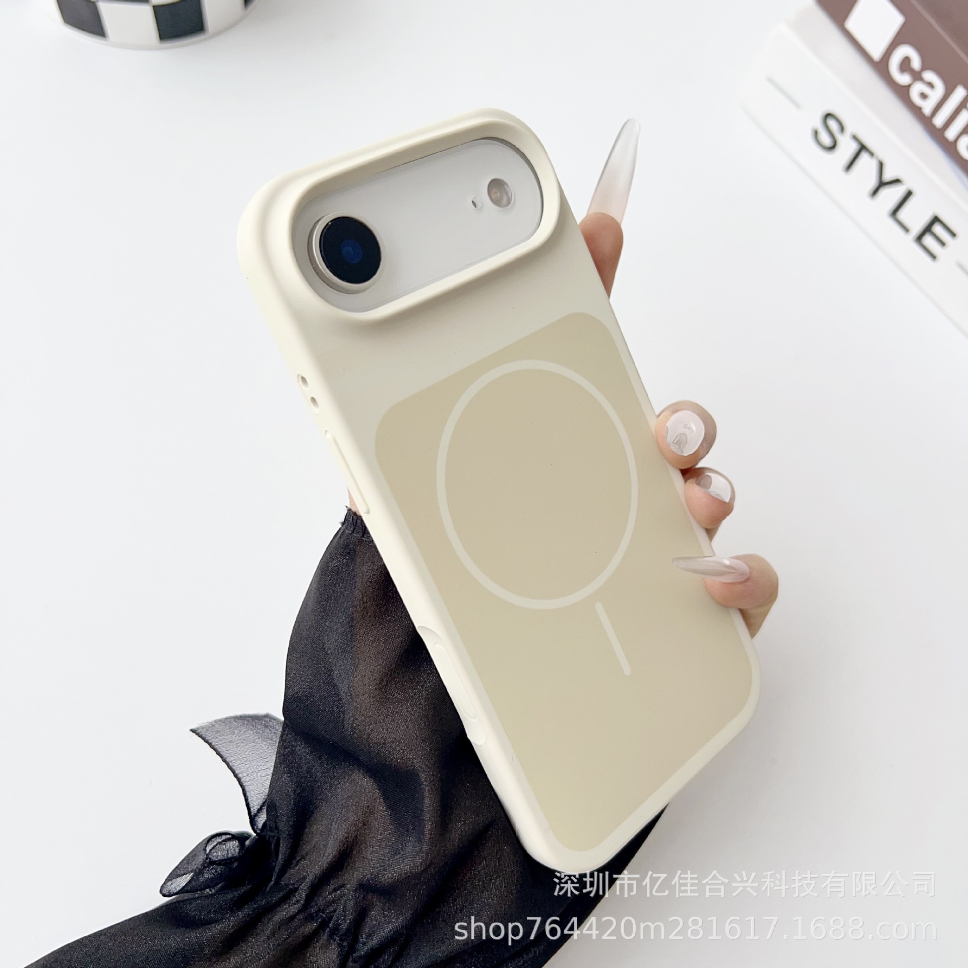 Magnético líquido de dos colores de gran agujero para iPhone17 ProMax 16 segundos de cambio 17 caso anti-caída 13