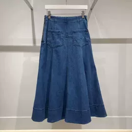 连衣裙;时尚休闲套装;耳钉