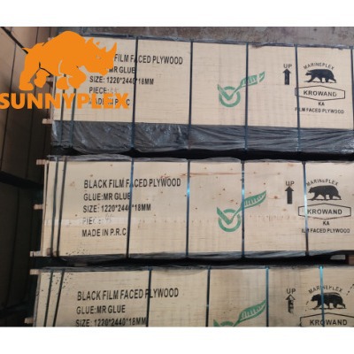 Los fabricantes venden al por mayor madera contrachapada multicapa impermeable de alta calidad para la construcción. La madera de madera resistente al desgaste se puede utilizar repetidamente.