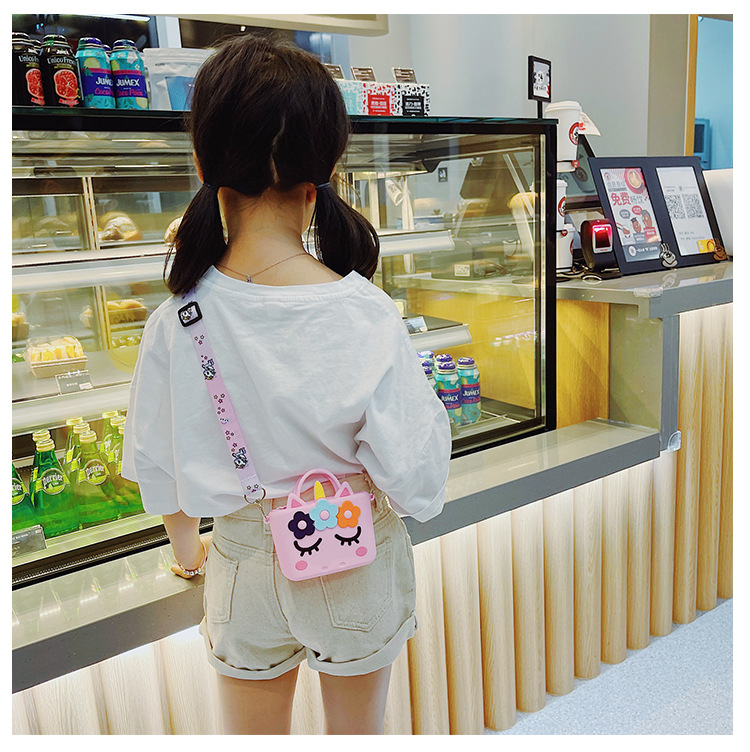 90g Weight Nylon Lining Material Zipper Closure Type Single Shoulder Strap Strap Type Animal Pattern White, Pink, Red Color Cute Cartoon  Silicone Bag 15