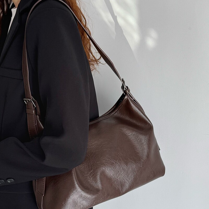 Korean Retro Brown Lazy-Style Tote Bag with Soft Leather Wide Shoulder Strap, Versatile Casual Commuter Bag