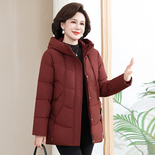 正品外贸妈妈羽绒服外套女时尚大码连帽冬装中老年保暖气质外套潮