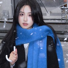 2025新款氛围感软糯保暖围巾女生冬季加厚毛绒绒长款披肩纯色围脖