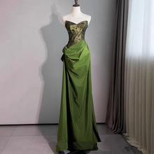 新款绿色新娘晨袍抹胸高级感轻奢订婚晚礼服小众拖尾新中式敬酒服