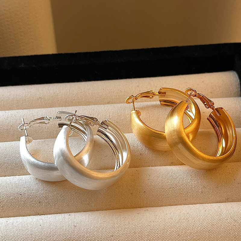 Golden Matte Wire-drawing Earrings Women's 2024 New Explosions Niche Unique Earrings Light Luxury High-end Elegant Earrings
