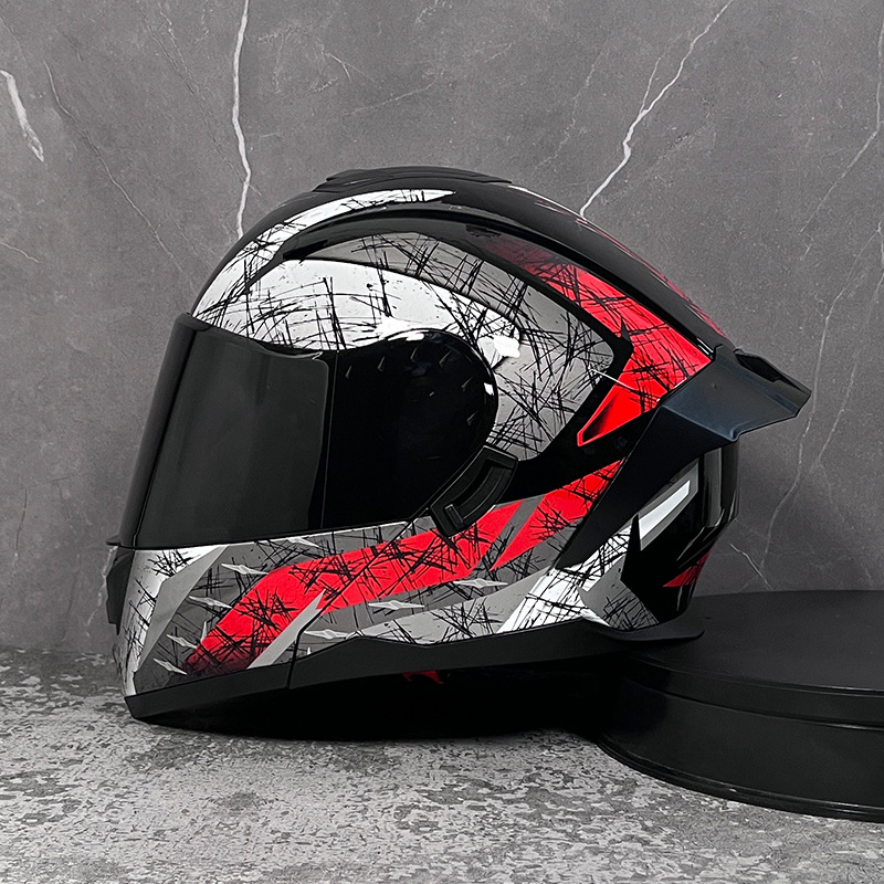 Casco LVS para hombres y mujeres cubierta completa casco de exposición de doble lente personalidad Bluetooth verano medio casco Four Seasons carreras de coches eléctricos