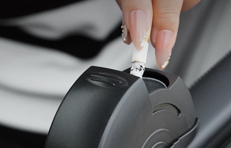 Unique car-mounted metal ashtray, anti-ash flying, 6-in-1 ashtray for car doors and interior, prevents ash from flying around, creative new design