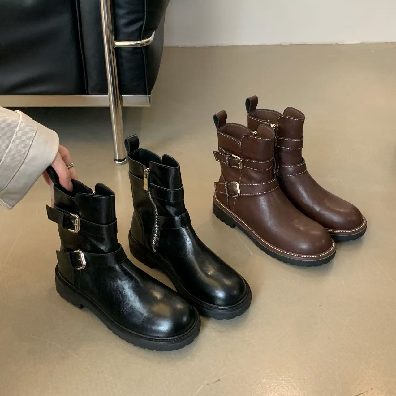 Botines Martin Biker para Mujer con Doble Hebilla de Microfibra Resistente al Desgaste para Otoño e Invierno image 3