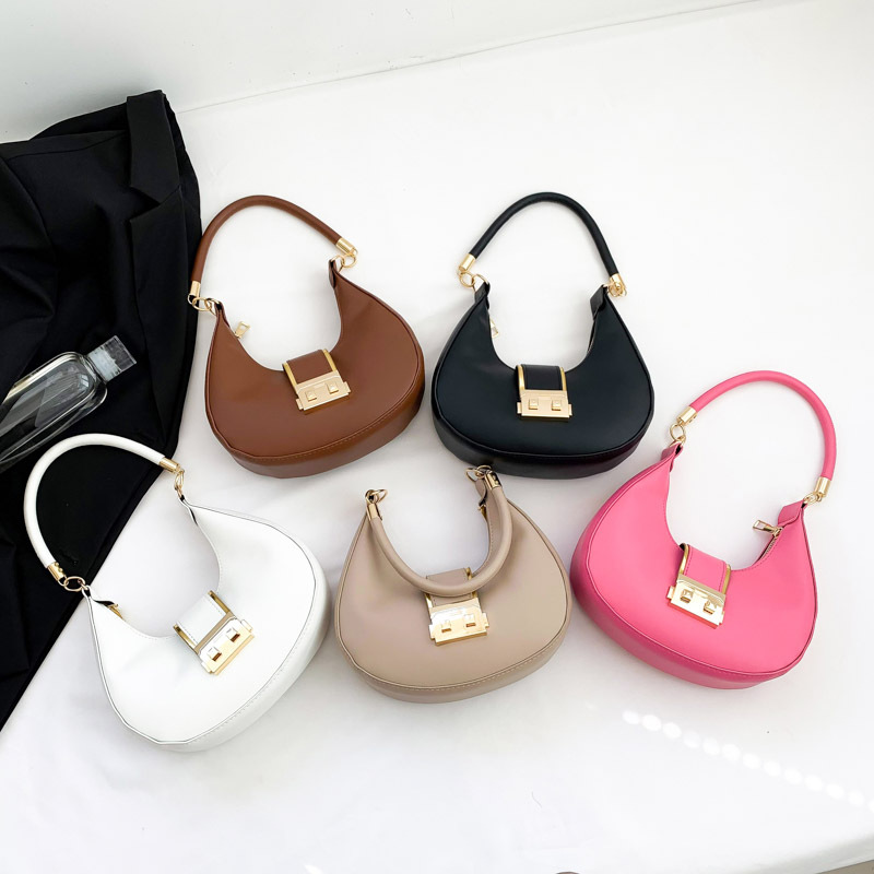 Bolso de hombro de cercanías simple bolsa de axilas retro de las mujeres 2023 otoño nuevo diseño de nicho bolsa de media luna de color caramelo
