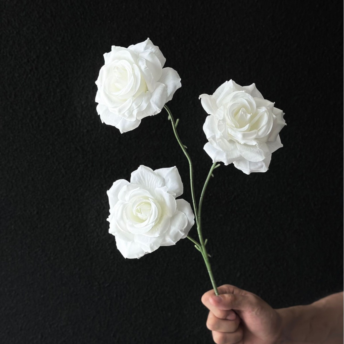 Flores falsas blancas Flores artificiales Flores para bodas Auditorio de bodas Decoración del hotel Techo artificial Flores artificiales Flores falsas